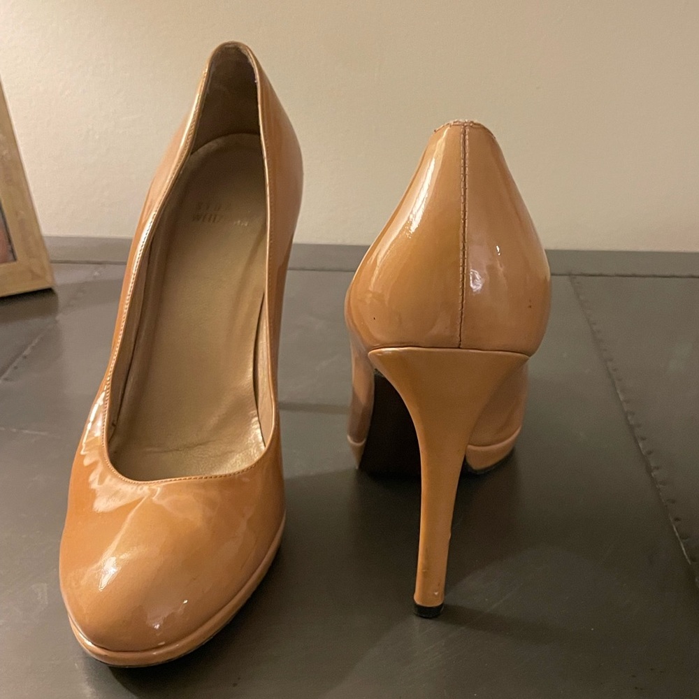 Stuart Weitzman Nude 4.5” Patent Leather Pumps 10 - Picture 7 of 12
